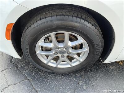 2021 Chrysler Voyager LXi   - Photo 15 - Pataskala, OH 43062