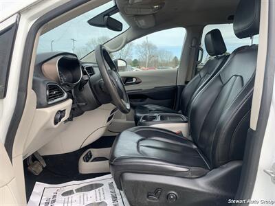 2021 Chrysler Voyager LXi   - Photo 4 - Pataskala, OH 43062