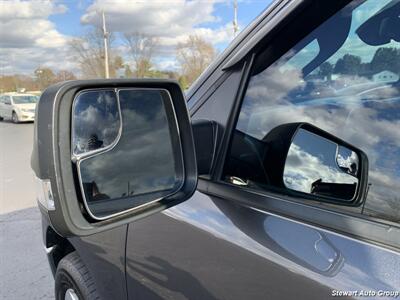 2019 RAM 1500 Big Horn Crew Cab 4x4   - Photo 7 - Pataskala, OH 43062