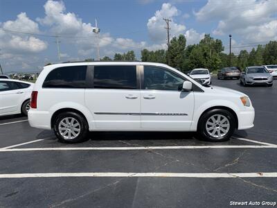 2014 Chrysler Town & Country Touring   - Photo 9 - Pataskala, OH 43062