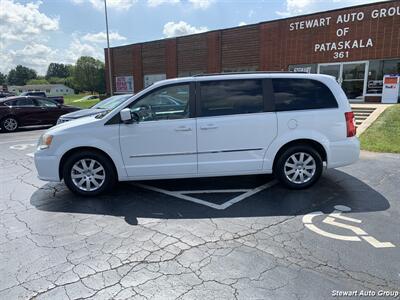 2014 Chrysler Town & Country Touring   - Photo 5 - Pataskala, OH 43062