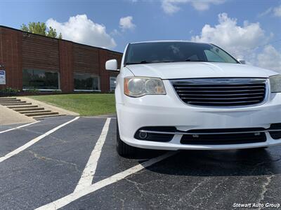 2014 Chrysler Town & Country Touring   - Photo 4 - Pataskala, OH 43062