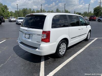 2014 Chrysler Town & Country Touring   - Photo 12 - Pataskala, OH 43062