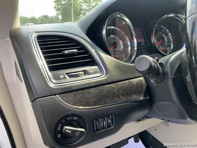 2014 Chrysler Town & Country Touring   - Photo 28 - Pataskala, OH 43062