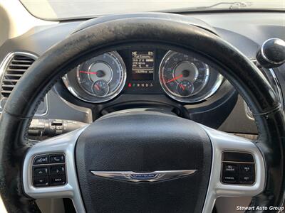 2014 Chrysler Town & Country Touring   - Photo 31 - Pataskala, OH 43062