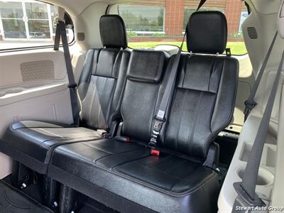 2014 Chrysler Town & Country Touring   - Photo 23 - Pataskala, OH 43062