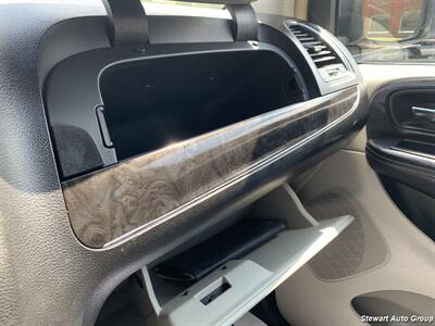 2014 Chrysler Town & Country Touring   - Photo 35 - Pataskala, OH 43062