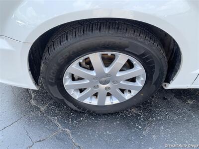 2014 Chrysler Town & Country Touring   - Photo 16 - Pataskala, OH 43062