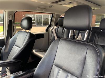2014 Chrysler Town & Country Touring   - Photo 19 - Pataskala, OH 43062