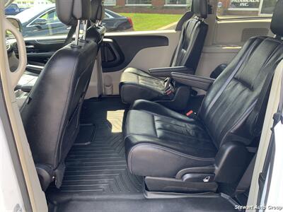 2014 Chrysler Town & Country Touring   - Photo 21 - Pataskala, OH 43062