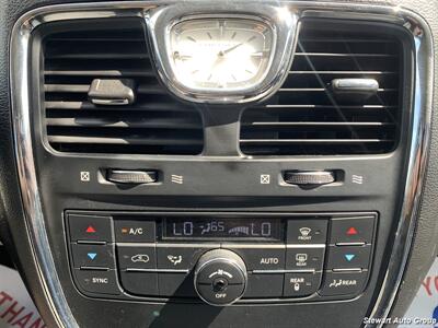 2014 Chrysler Town & Country Touring   - Photo 39 - Pataskala, OH 43062
