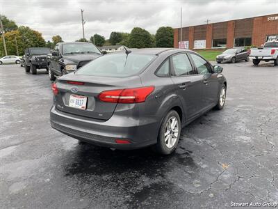 2017 Ford Focus SE - Photo 3 - Pataskala, OH 43062