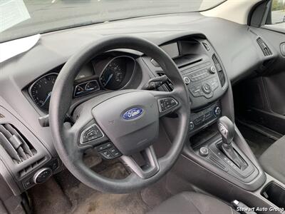2017 Ford Focus SE - Photo 5 - Pataskala, OH 43062