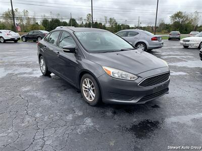2017 Ford Focus SE - Photo 2 - Pataskala, OH 43062