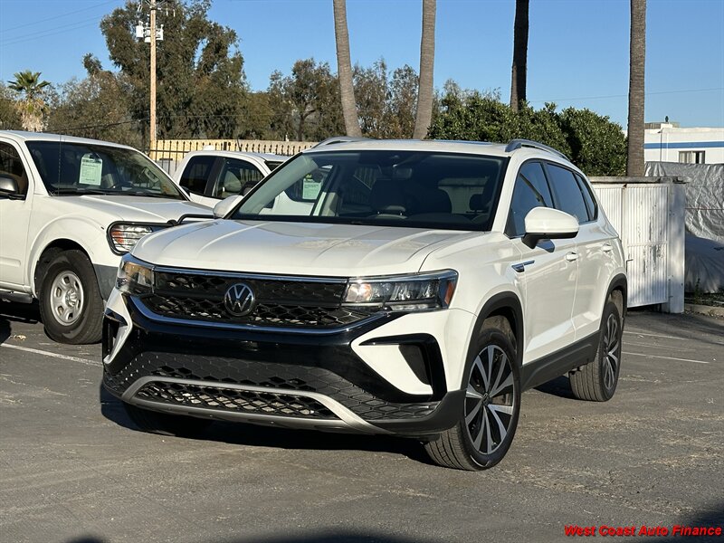 2023 Volkswagen Taos SE  w/Bk Up Camera