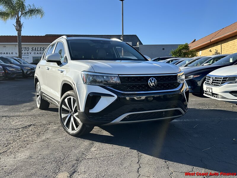 2023 Volkswagen Taos SE  w/Bk Up Camera