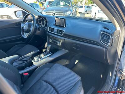 2015 Mazda Mazda3 i Touring  w/Bk Up Camera - Photo 14 - San Diego, CA 92111