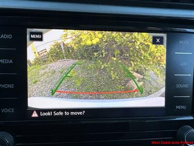 2020 Volkswagen Passat SE w/Bk Up Camera - Photo 6 - San Marcos, CA 92078