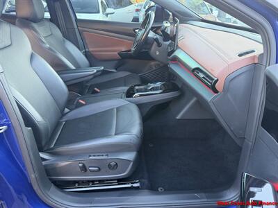 2022 Volkswagen ID.4 Pro S AWD- w/Navigation and Back up Camera - Photo 12 - San Marcos, CA 92078