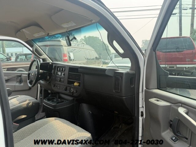 2022 Chevrolet Express 3500 Box Truck - Photo 15 - North Chesterfield, VA 23237