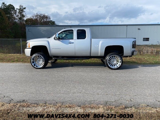 2010 Chevrolet Silverado 1500 Extended/Quad Cab Lifted 4x4 Pickup