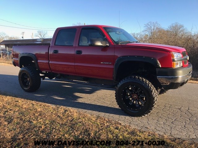 2004 Chevrolet Silverado 2500 HD Crew Cab Short Bed Lifted 4x4 Pickup