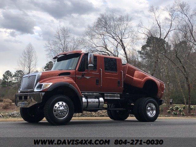 2006 International Cxt 7400 4x4 Crew Cab Diesel Dually With Only 8900