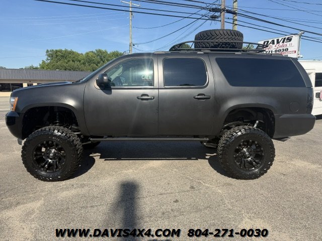 2013 Chevrolet Suburban LT Lifted 4x4 - Photo 2 - North Chesterfield, VA 23237