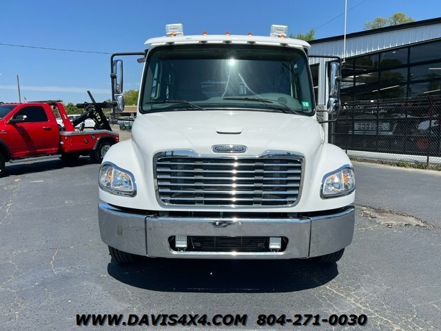 2004 Freightliner Sport Chassis M2 - Photo 1 - North Chesterfield, VA 23237