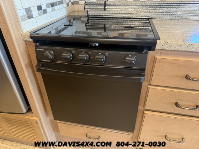 2018 Thor 29 M Hurricane Camper/ RV - Photo 57 - North Chesterfield, VA 23237