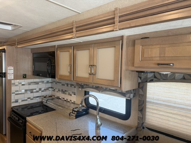 2018 Thor 29 M Hurricane Camper/ RV - Photo 55 - North Chesterfield, VA 23237