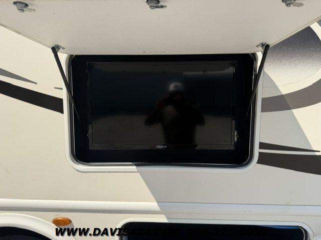 2018 Thor 29 M Hurricane Camper/ RV - Photo 15 - North Chesterfield, VA 23237
