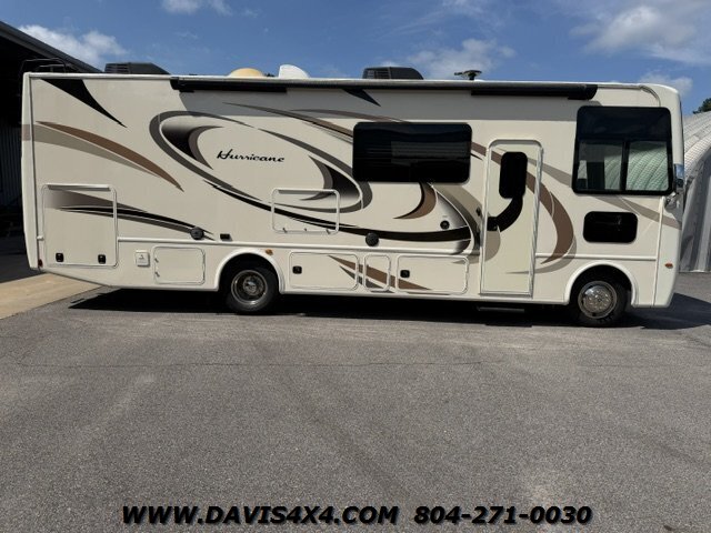 2018 Thor 29 M Hurricane Camper/ RV - Photo 2 - North Chesterfield, VA 23237
