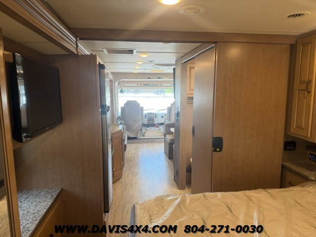 2018 Thor 29 M Hurricane Camper/ RV - Photo 63 - North Chesterfield, VA 23237