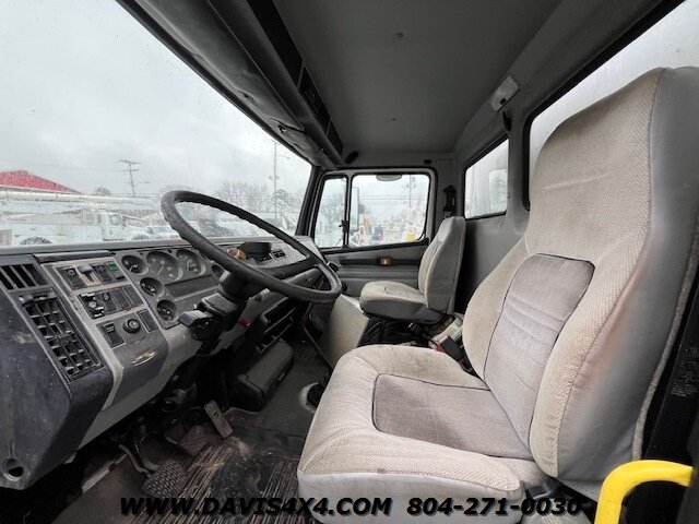 2001 Freightliner FL70 - Photo 18 - North Chesterfield, VA 23237