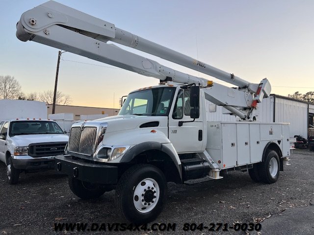 2007 International 7300 Altec 4X4 Bucket Truck  