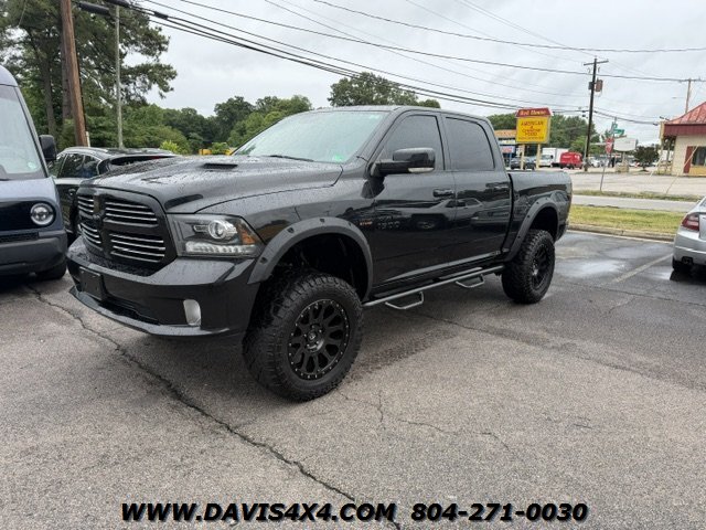 2016 RAM 1500 Sport Crew Cab 4x4 Hemi - Photo 2 - North Chesterfield, VA 23237