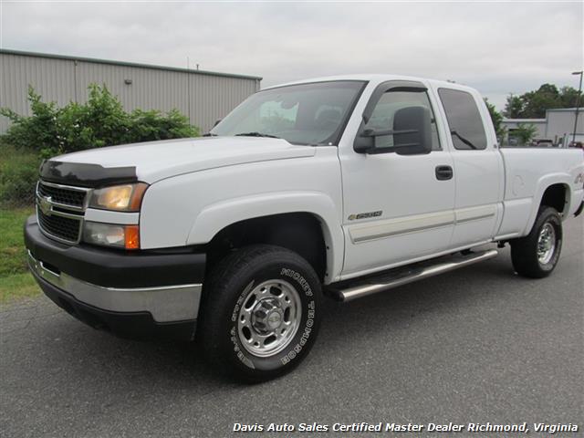 2006 Chevrolet Silverado 2500 HD LS 4X4 Extended Cab Short Bed