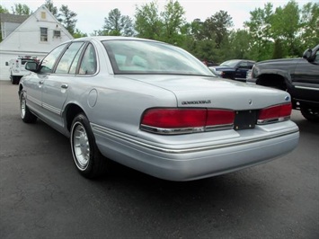 1995 Ford Crown Victoria LX (SOLD)   - Photo 2 - North Chesterfield, VA 23237