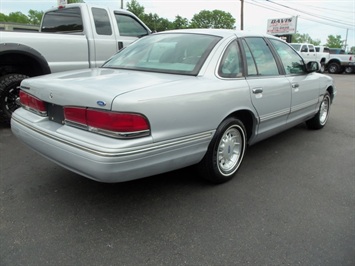 1995 Ford Crown Victoria LX (SOLD)   - Photo 8 - North Chesterfield, VA 23237