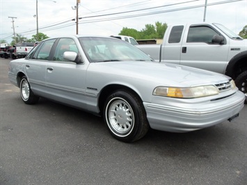 1995 Ford Crown Victoria LX (SOLD)   - Photo 4 - North Chesterfield, VA 23237