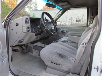 1996 GMC Yukon SLE (SOLD)   - Photo 8 - North Chesterfield, VA 23237