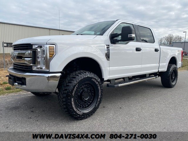 2018 Ford F-250 Super Duty Crew Cab Short Bed 4x4 XLT Lifted Pickup