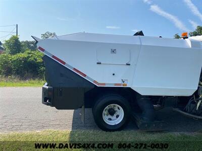 2004 GMC W4500 COE Sweeper Truck   - Photo 18 - North Chesterfield, VA 23237