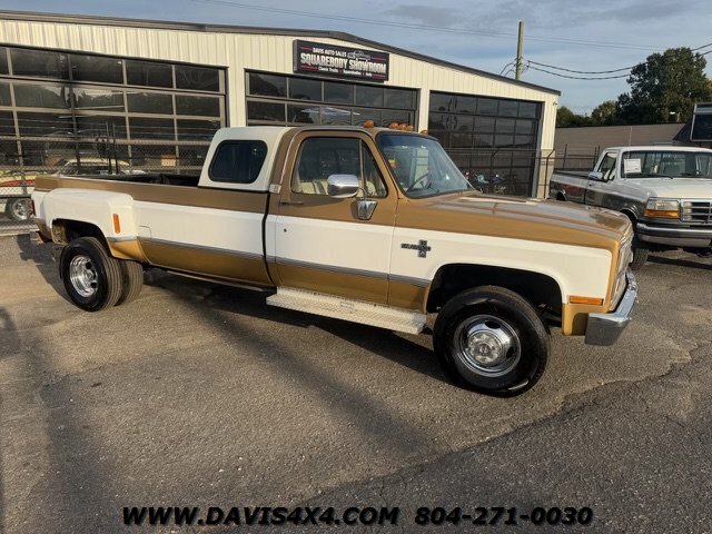 1984 Chevrolet C-20 Bedzilla Squarebody   - Photo 1 - North Chesterfield, VA 23237
