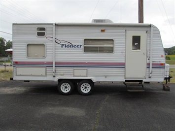 2002 Fleetwood Pioneer (SOLD)   - Photo 2 - North Chesterfield, VA 23237