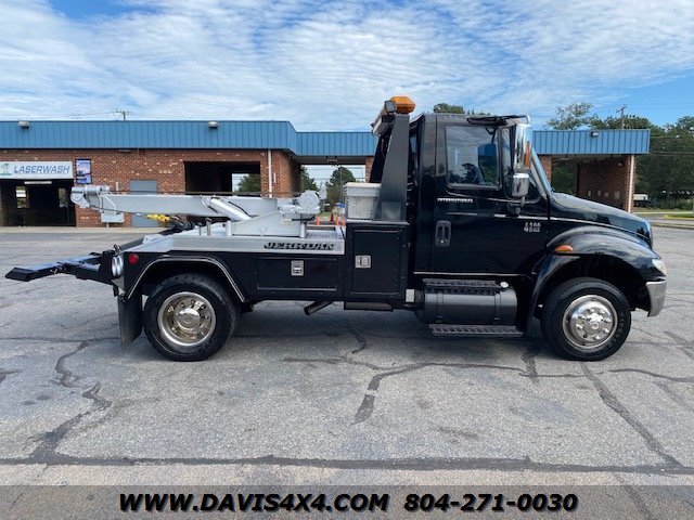 2002 INTERNATIONAL Navistar 4300 DT 466 Medium Duty 12 Ton Twin Line ...