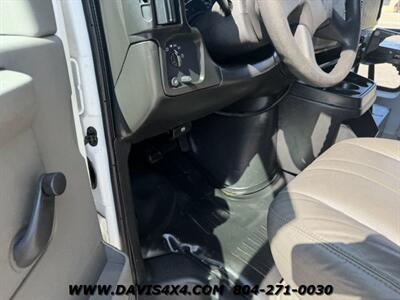 2004 CHEVROLET Express Thomas 14 Passenger Bus   - Photo 10 - North Chesterfield, VA 23237
