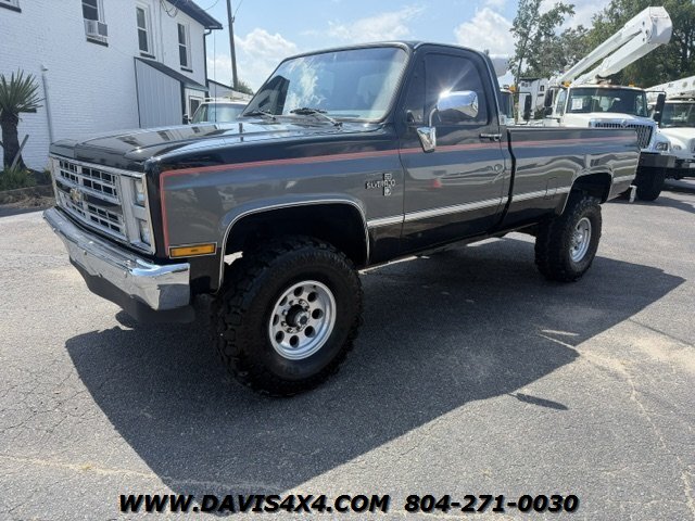 1987 Chevrolet V-20 Series Lifted Squarebody 4x4   - Photo 1 - North Chesterfield, VA 23237