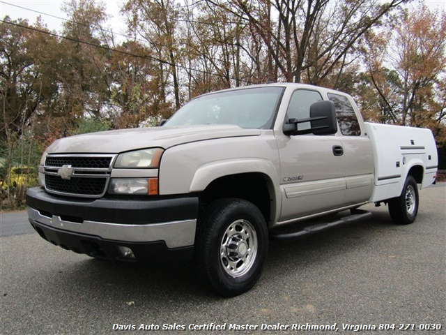 2006 Chevrolet Silverado 2500 HD LT Extended Cab 4X4 Utility Body